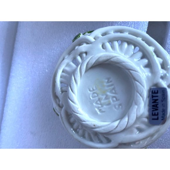 Vintage Porcelain Levante Made in Spain small ceramic woven basket - Picture 9 of 12